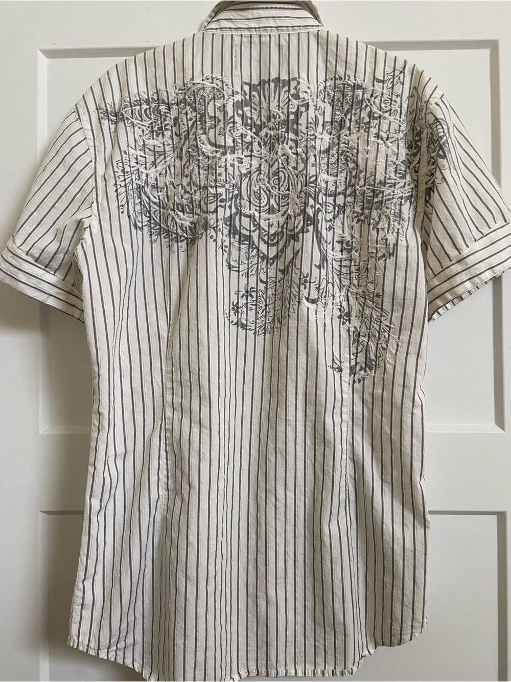 Men’s Short-Sleeve White Stripe Button-Up Shirt